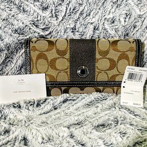 GUC - COACH SIGNATURE STRIPE CHECKBOOK WALLET W/ORIGINAL TAGS (47852)